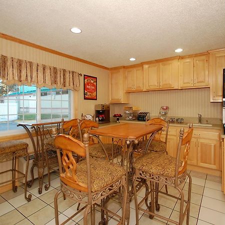 Rodeway Inn West Dodge Omaha Restaurant photo