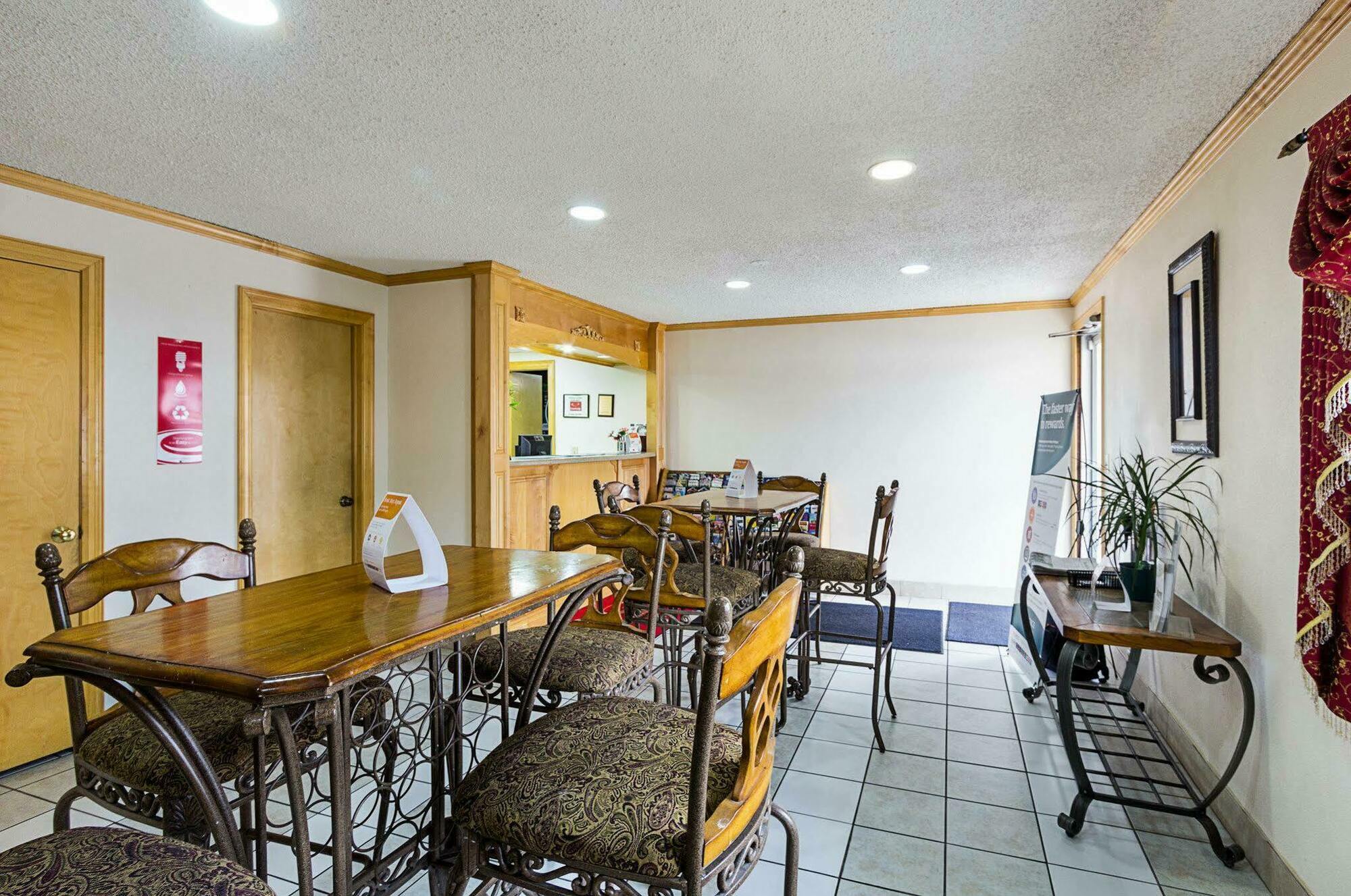 Rodeway Inn West Dodge Omaha Exterior photo